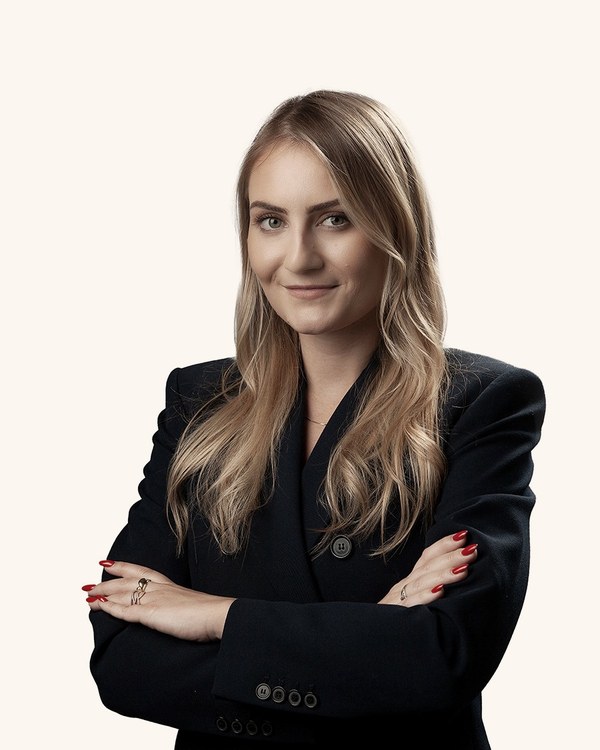 Portret odvetnice Tjaše Ozimek